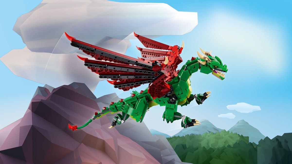 LEGO 31161 Ein grüner Drache mit roten Flügeln fliegt über eine bergige Landschaft im Spielzeugstil.