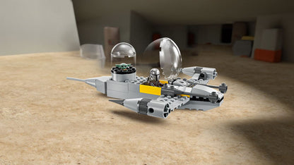 LEGO 75410 Ein LEGO N-1 Starfighter mit Minifiguren von Mandalorian und Grogu.